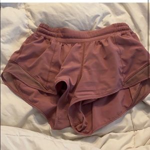 Lulu Lemon light pink  Hotty Hot Low-Rise Lined Short 2.5”
